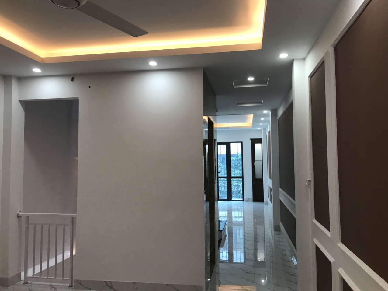 Bán nhà gần hồ Mỗ Lao, ngõ thông 40m2 x 4T 4PN giá 3,8 tỷ. LH 0379283456 3