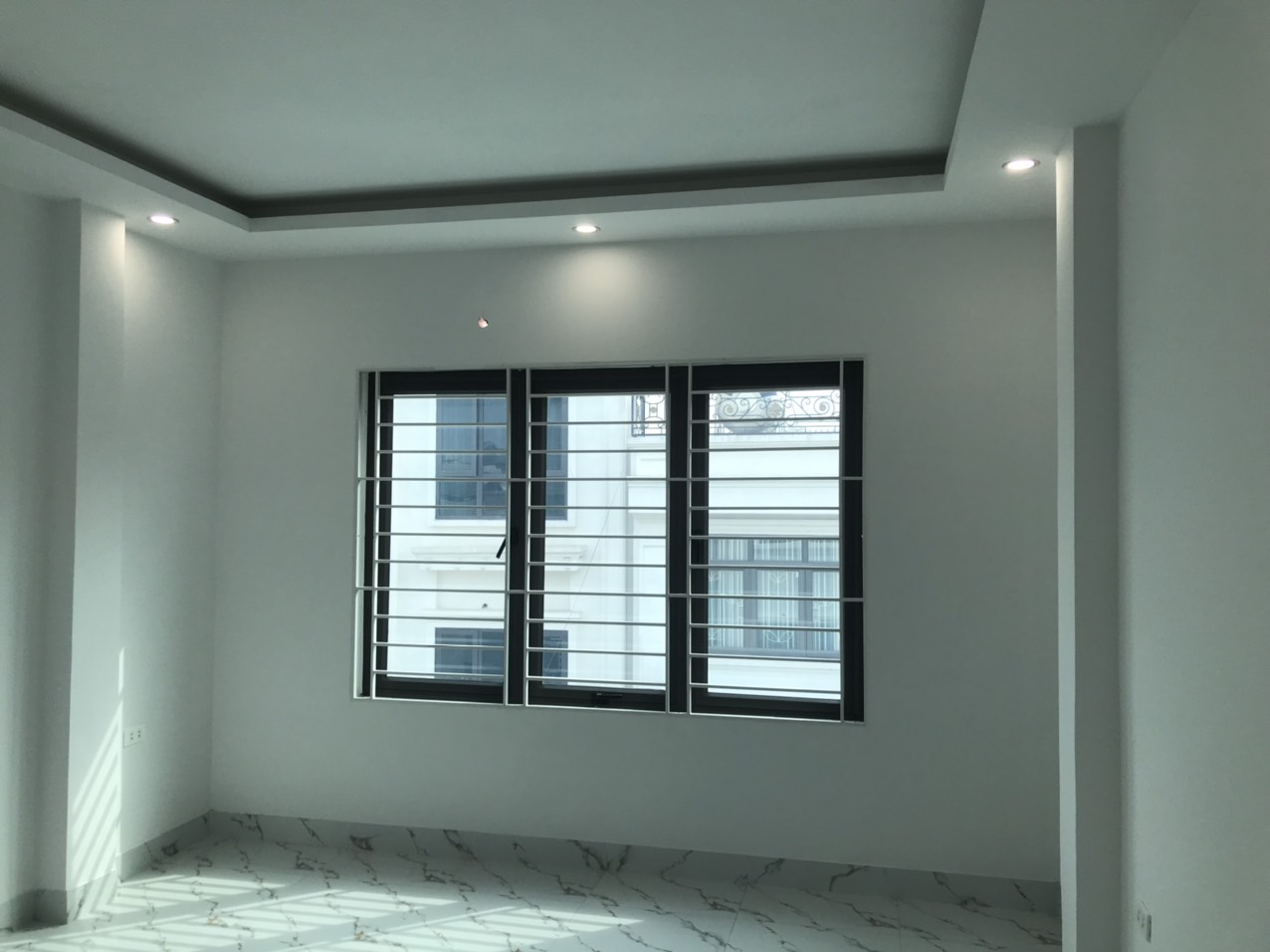 Bán nhà gần hồ Mỗ Lao, ngõ thông 40m2 x 4T 4PN giá 3,8 tỷ. LH 0379283456 4