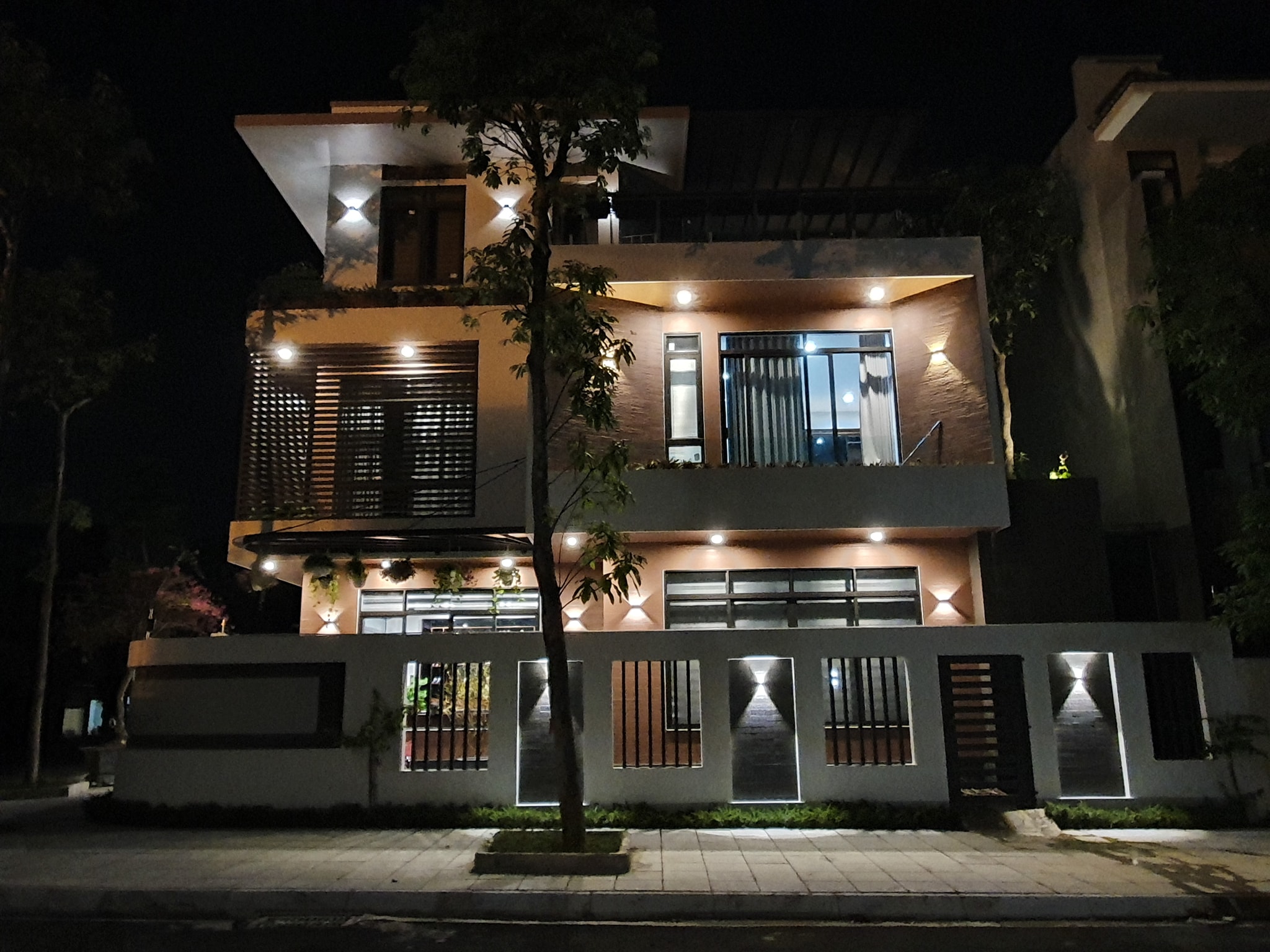 Cần bán Nhà mặt tiền đường Nguyễn Thành Ý, Phường Hòa Cường Nam, Diện tích 76m², Giá 5.8 Tỷ - LH: 0934972268