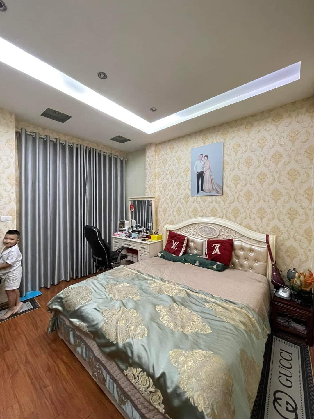 "Bán nhà Hoàng Cầu, Q.Đống Đa - 50m2 - 5 tầng - mt 4.3m - Giá 6 tỷ thương lượng 5