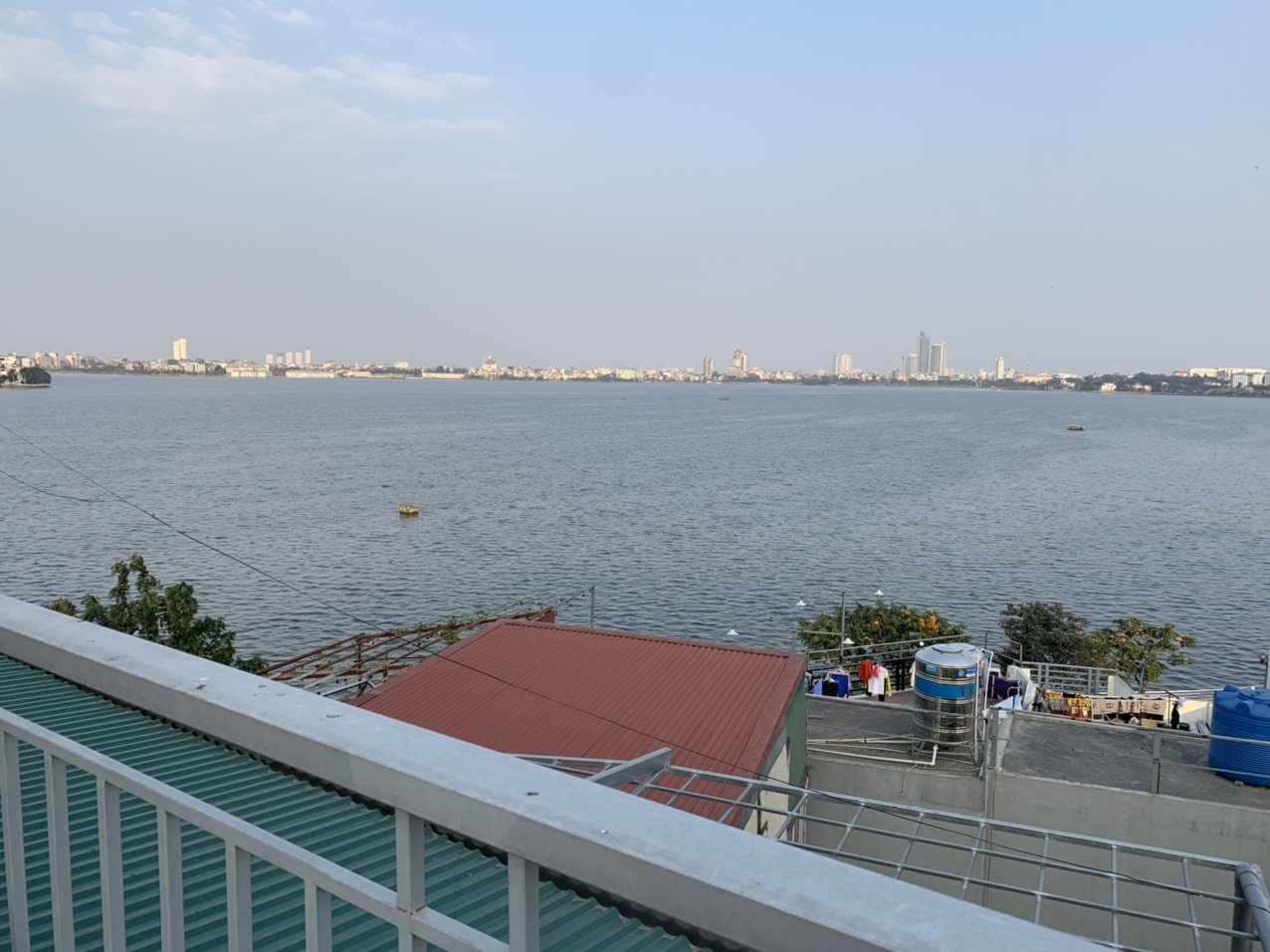 Cho thuê căn hộ CCMN 45m2 View Hồ Tây thoáng mát, gần Trích Sài di chuyển thuận tiện, điều hòa, NL 4