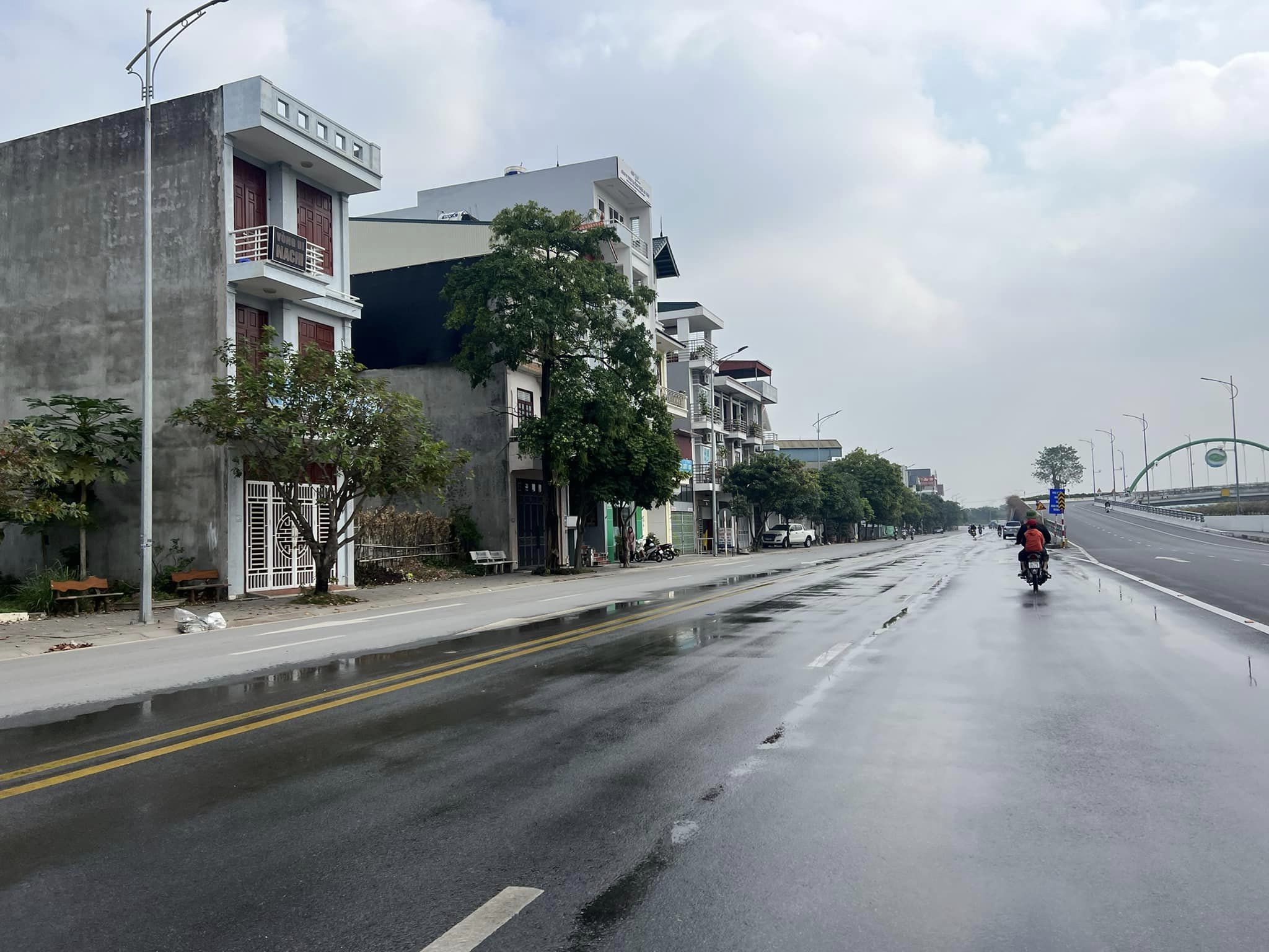 Bán đất mặt đường Bùi Thị Xuân, cầu chữ Y 67.5m2, mt 4.5m, đường và vỉa hè cực rộng, KD buôn bán 3