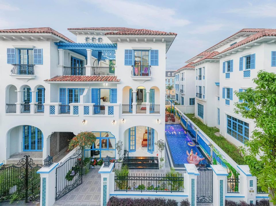 Chính chủ cần Bán căn Villas sân vườn Bể Bơi 3,5 tầng 241m2 ngay gần Bãi Tắm Bãi Cháy, Hạ Long