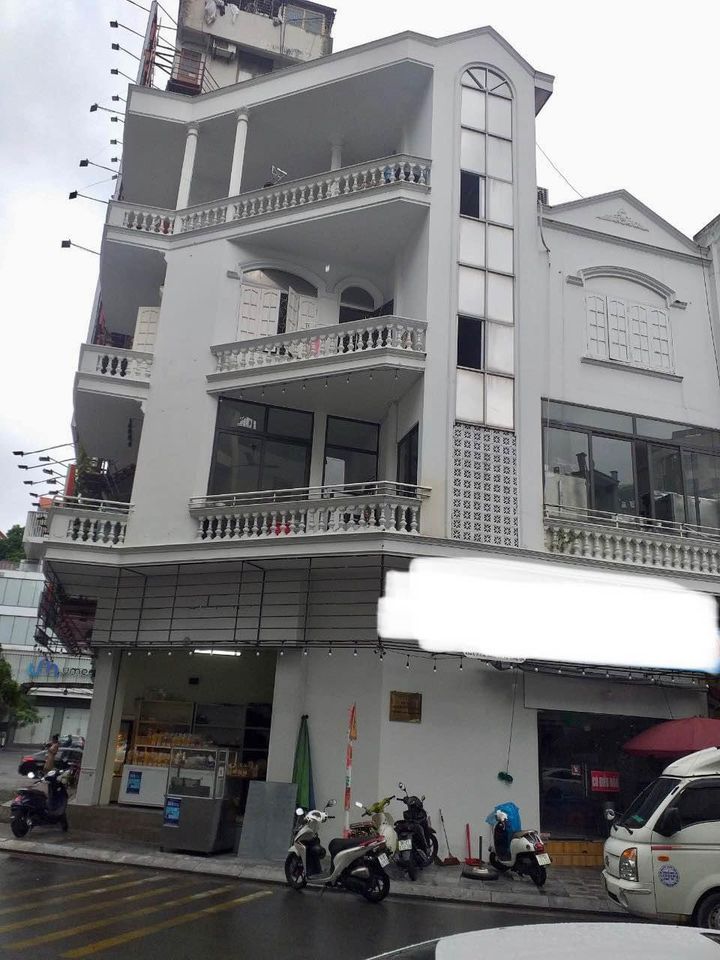 Chính chủ cần bán nhà 4 tầng Lô Góc 68m2 phố Giếng Đồn, trung tâm Tp. Hạ Long. Gần Cột Đồng Hồ.