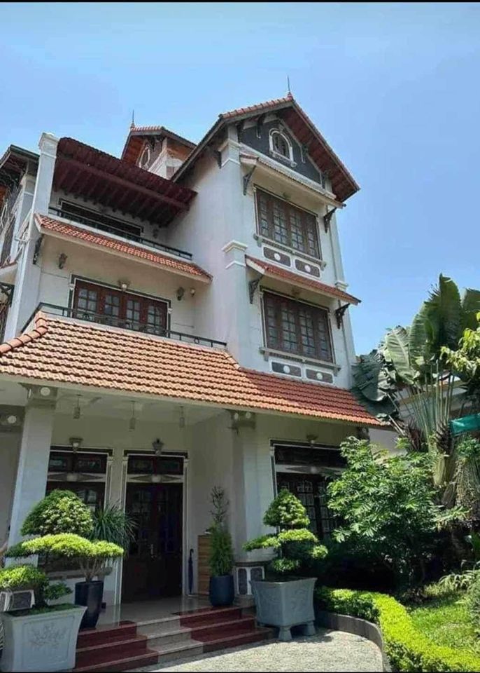 Chính chủ do chuyển chỗ ở nên cần bán căn nhà Biệt thự tại trung tâm ba lan giếng đáy- tp Hạ Long.