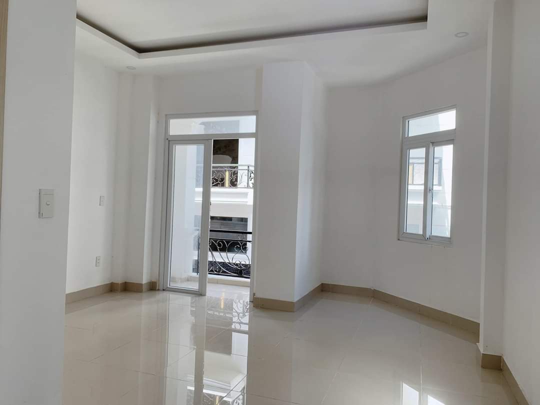 Nhà mới hoàn thiện 100%, Khu compound gần chợ Thạnh Xuân, giá rẻ 3