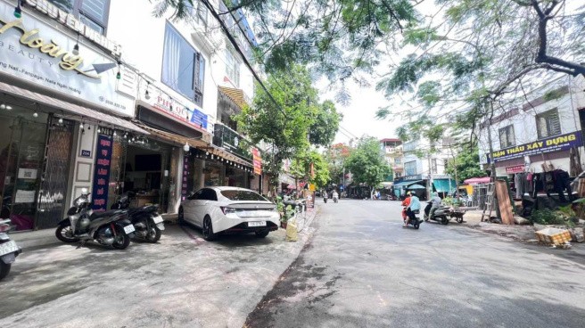 Bán nhà mặt đường Hoàng Minh Thảo mặt tiền gần 6m cực đẹp 1