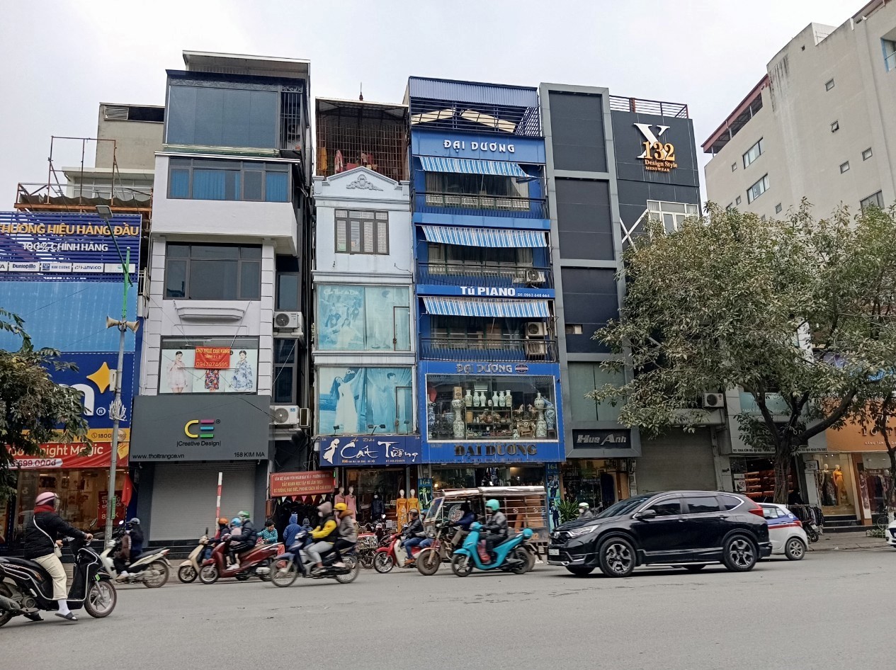 Tôi bán Gấp mặt phố Kim Mã sầm uất gần phố Trần Phú 12m2 chỉ 4.68 tỷ. LH 0989.62.6116 3