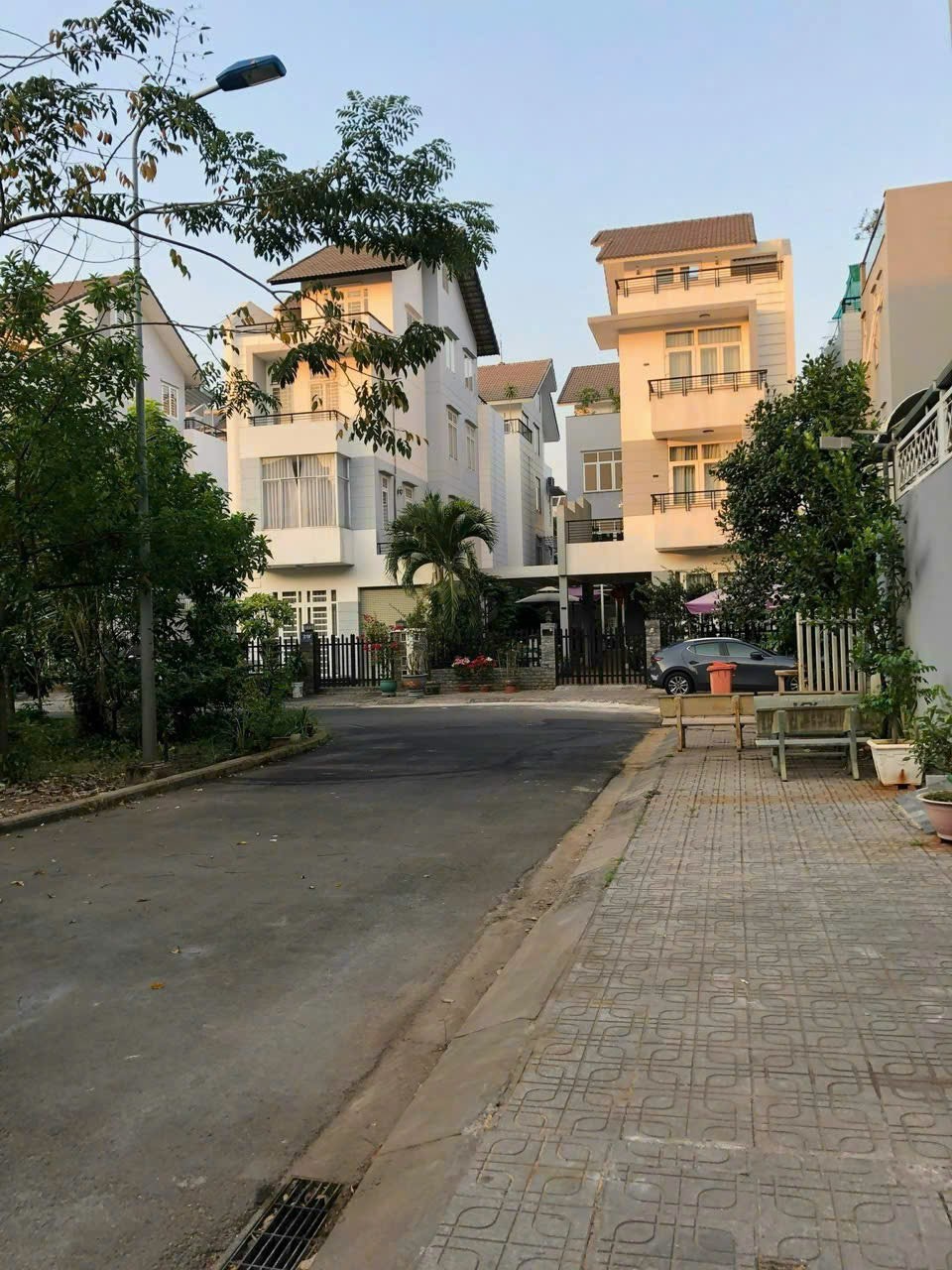 Cần bán Nhà mặt tiền đường Đỗ Xuân Hợp, Phường Phước Long B, Diện tích 140m², Giá 17 Tỷ 4