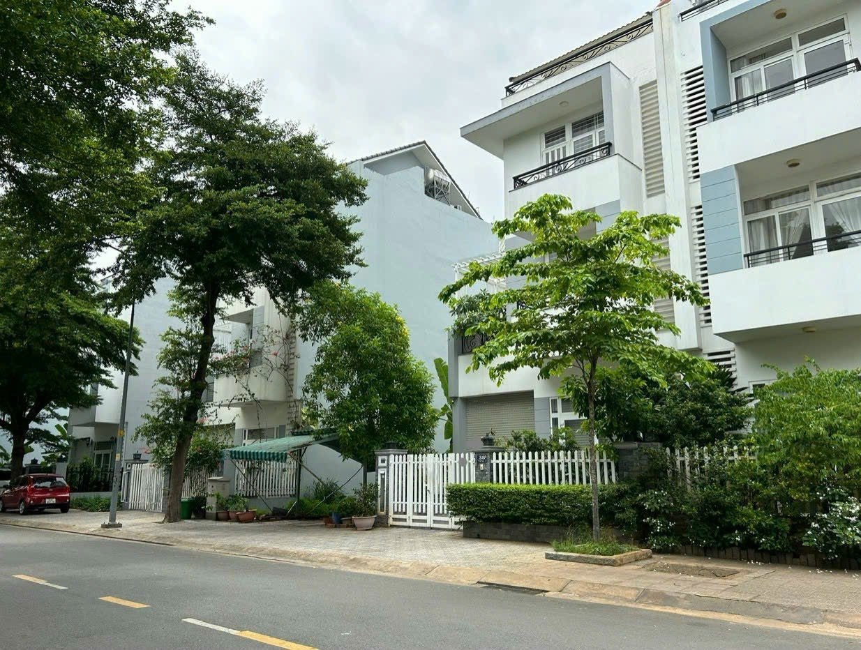 Cần bán Nhà mặt tiền đường Nguyễn Đình Thi, Phường Phước Long B, Diện tích 140m², Giá 17 Tỷ