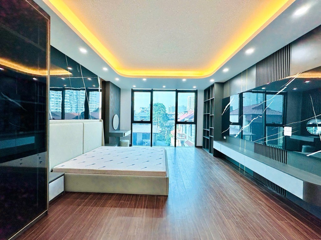 Cần bán Văn phòng đường Lĩnh Nam, Phường Mai Động, Diện tích 120m², Giá 25 Tỷ 5