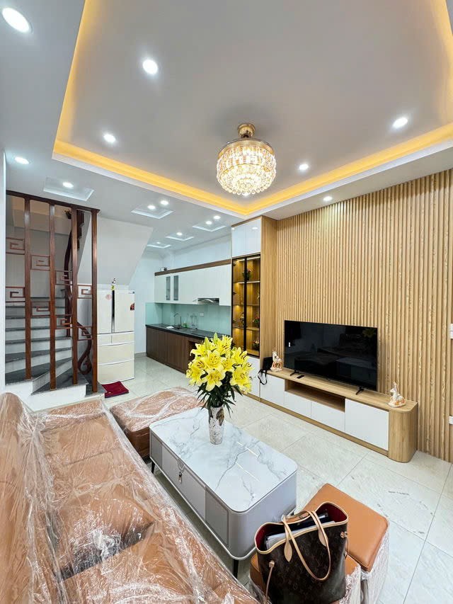 NHÀ MỚI PHỐ CỔ LINH- LONG BIÊN, 30M2,5 TẦNG,MẶT TIỀN  3.7M,6.95 TỶ. 4