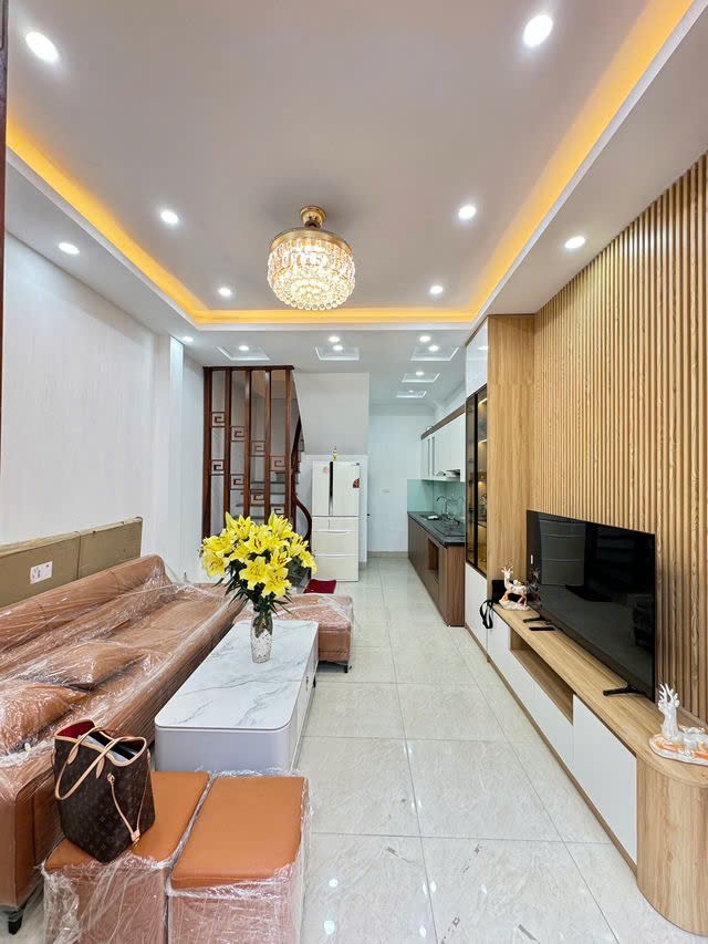 NHÀ MỚI PHỐ CỔ LINH- LONG BIÊN, 30M2,5 TẦNG,MẶT TIỀN  3.7M,6.95 TỶ. 5
