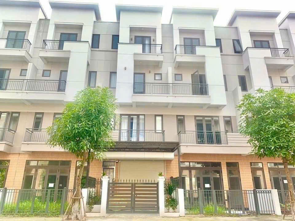 Shophouse liền kề, chân đế chung cư - cơ hội hiếm có giá 4,x tỉ