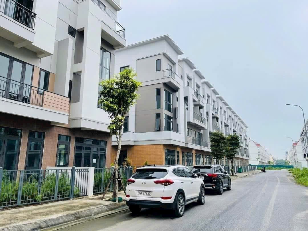 Shophouse liền kề, chân đế chung cư - cơ hội hiếm có giá 4,x tỉ 2