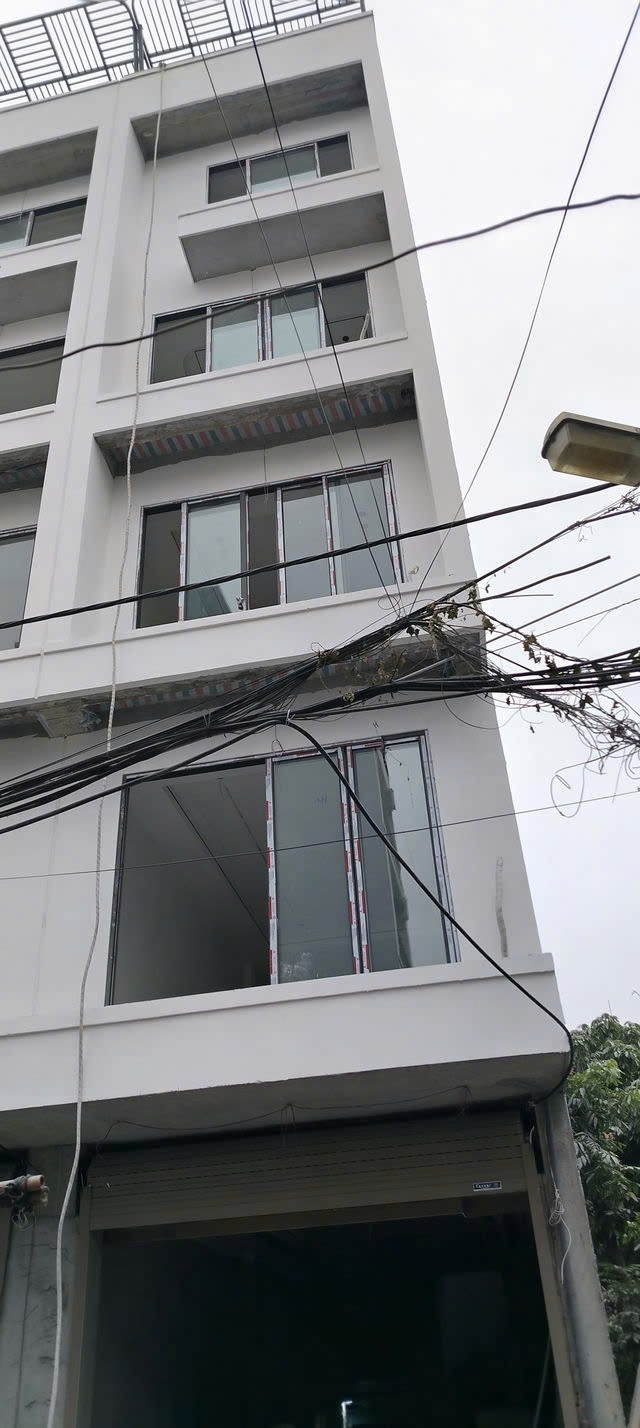 Nhà mới phố Ngọc Trì 46m2, 6 tầng, mặt tiền 3.7m, 9.9 tỷ Long Biên.Kinh doanh nhỏ- ô tô vào nhà.