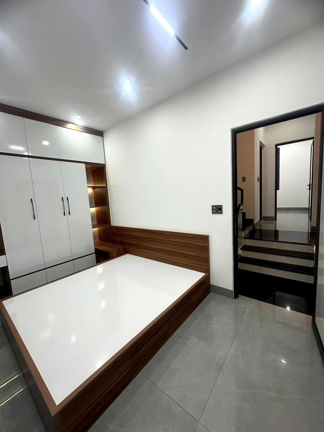 Bán căn nhà 3 tầng ngõ phố Bình Lộc, ph Tân Bình, TP HD, 48.4m2, mt 4.6m, 3 ngủ, 3 vs, ngõ oto 5