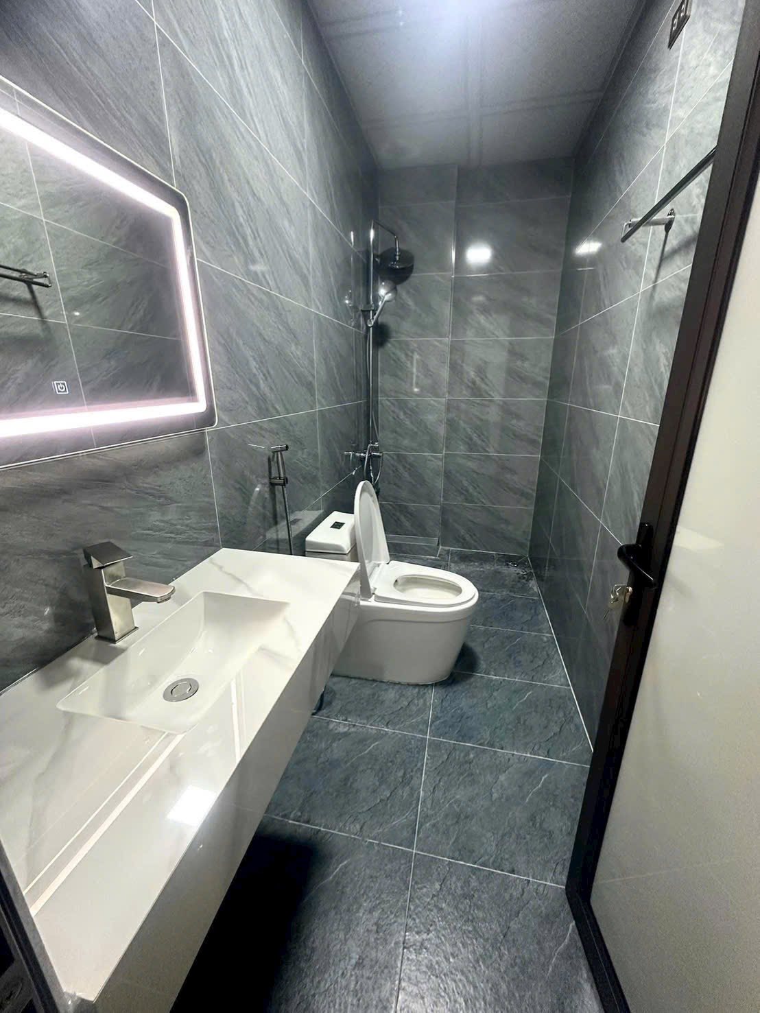 Bán căn nhà 3 tầng ngõ phố Bình Lộc, ph Tân Bình, TP HD, 48.4m2, mt 4.6m, 3 ngủ, 3 vs, ngõ oto 8