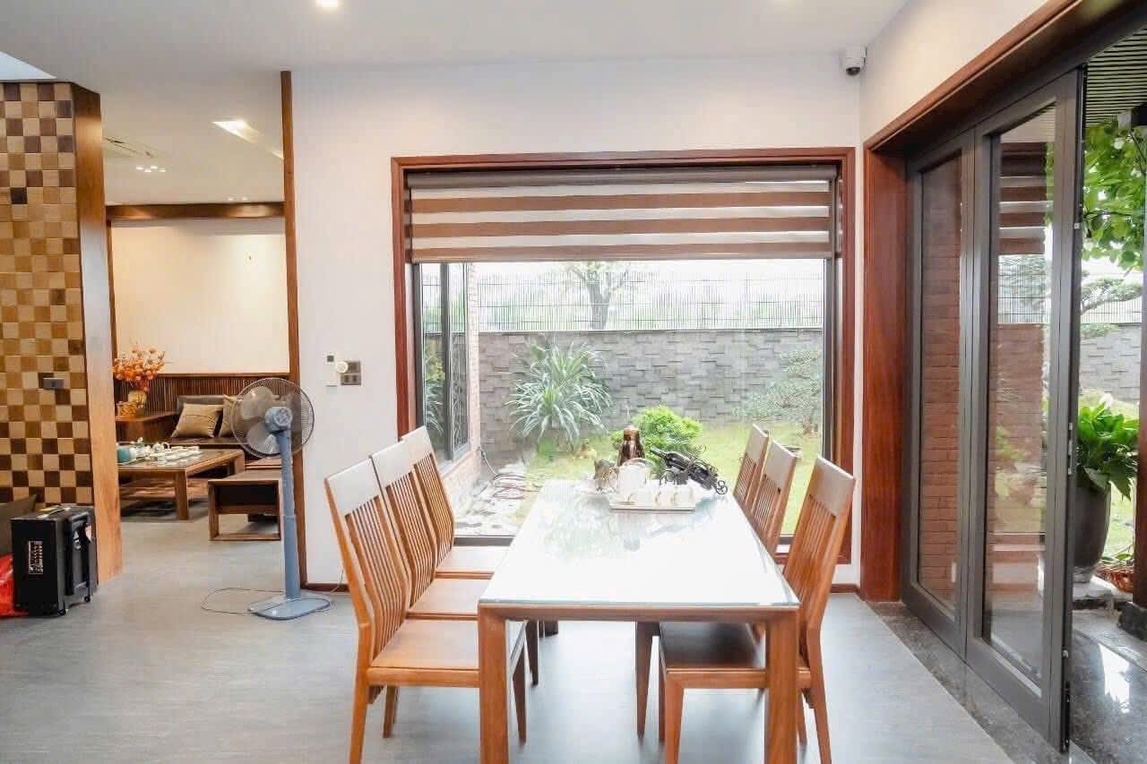 Cho thuê căn biệt thự khu Tây Nam Cường, TP HD, 202.5m2, 3.5 tầng, lô góc, đầy đủ đồ, giá tốt 8