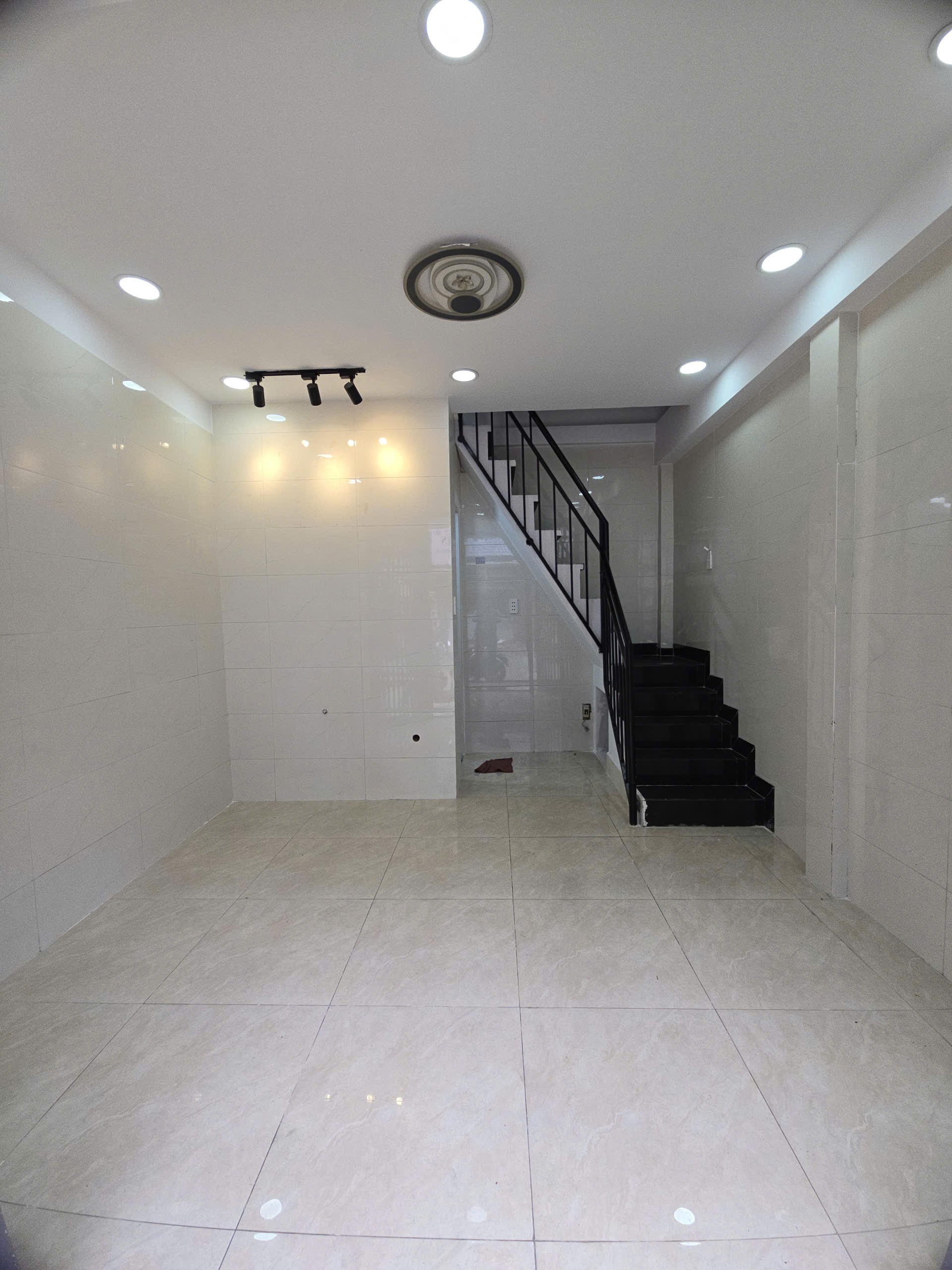 MẶT TIỀN KINH DOANH PHẠM VĂN XẢO - DTSD 30M2 - 2 TẦNG - CHỈ 2.65 TỶ