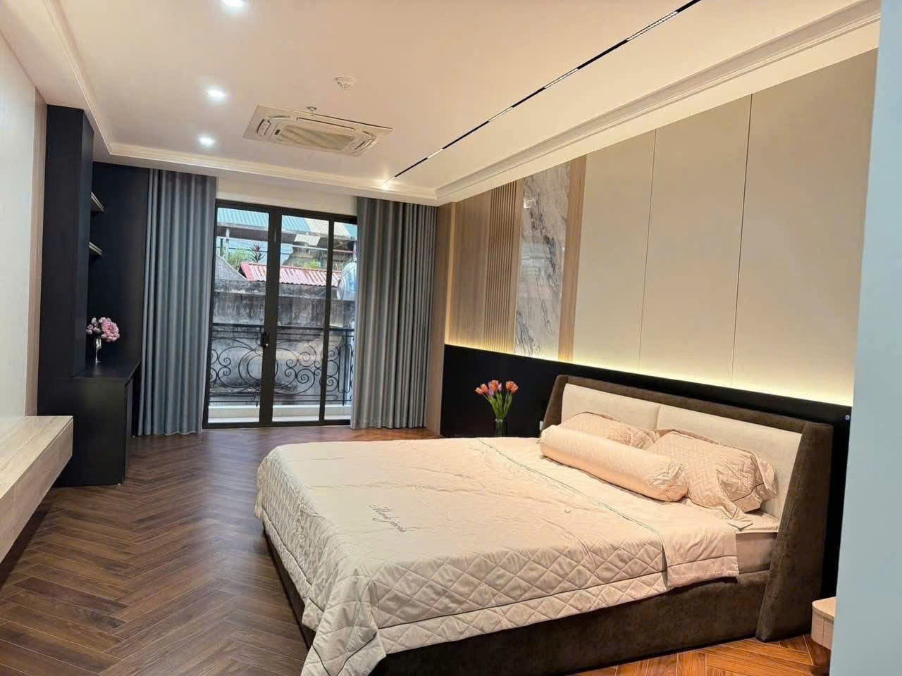 SIÊU PHẨM TRẦN THÁI TÔNG - THANG MÁY - 1 NHÀ RA PHỐ - ĐI BỘ CÔNG VIÊN CẦU GIẤY - 16.5 TỶ 2