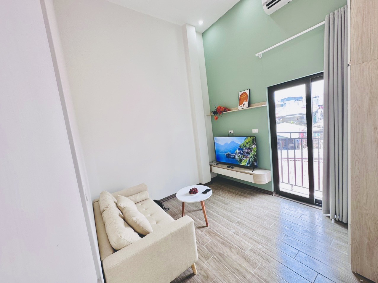 BÁN TÒA CHDV CẠNH ĐH HÀ NỘI 130M2 8 TẦNG 40PKK DOANH THU 2.2 TỶ/NĂM GIÁ HƠN 30 TỶ