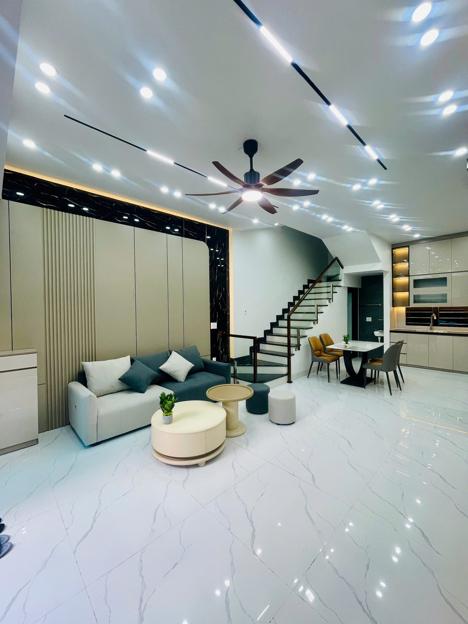 Bán 3 căn nhà 3 tầng ngõ phố Nguyễn Thị Duệ, ph Thanh Bình, TP HD, 45m2, mt 4.6m, 2.78 tỷ 2