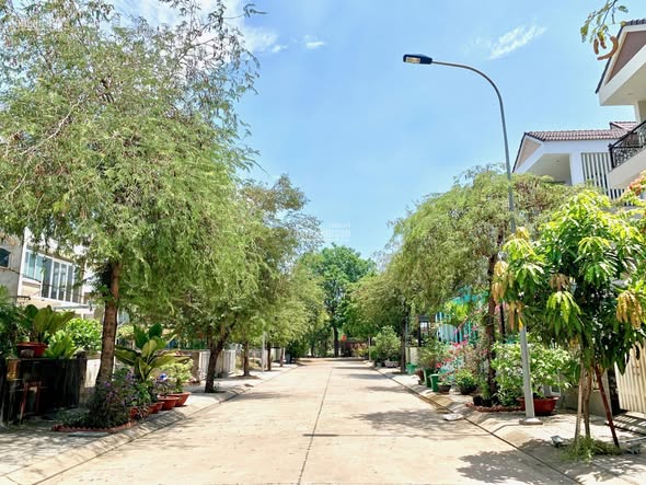 Cho thuê Biệt thự Jamona Home Resort, Diện tích 300m², 3 lâu, 4Pn, Full NT Giá 18 Triệu/tháng