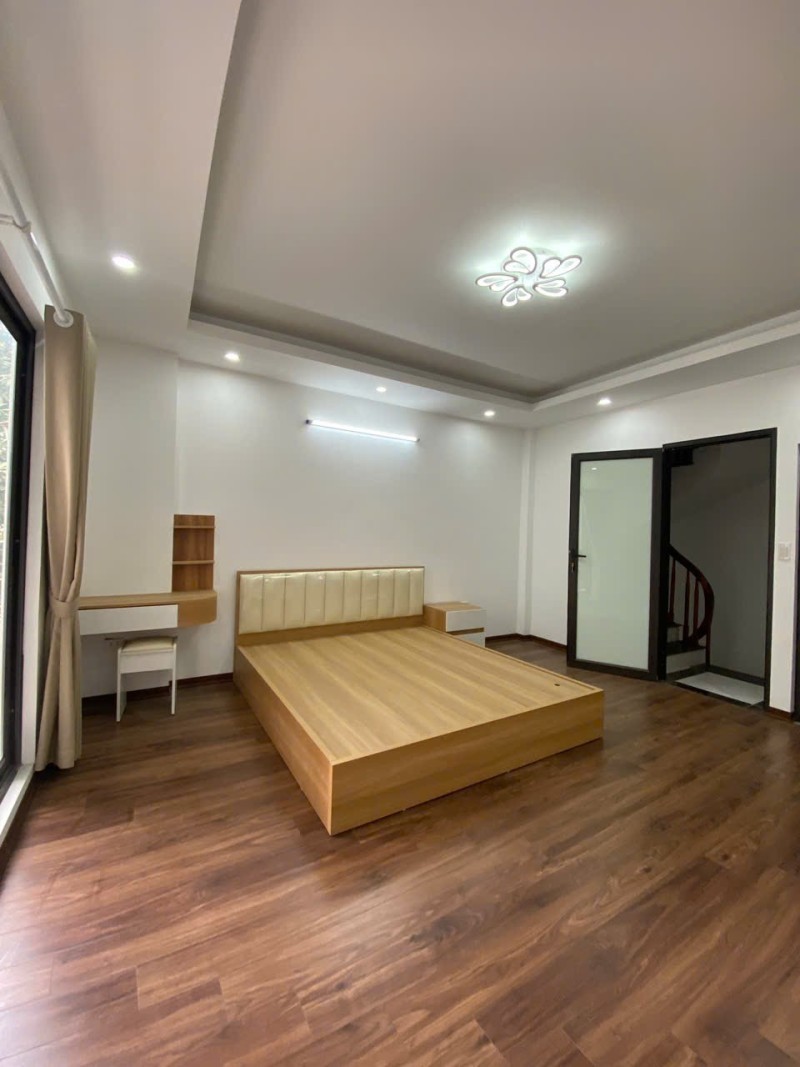 BÁN NHÀ DÂN XÂY BÁT KHỐI – LONG BIÊN  34M² – 5 TẦNG – Ở NGAY – GIÁ TỐT