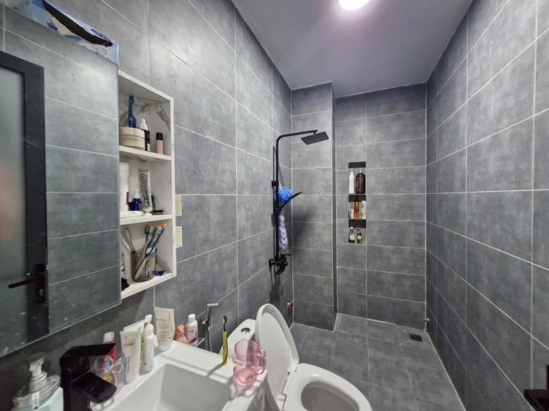 Bán nhà mặt phố Số 13, Linhn Xuân, Thủ Đức, TP HCM. DT 100m2, 2 tầng, 3PN, 4WC, giá 6,4 tỷ, sổ hồng 5