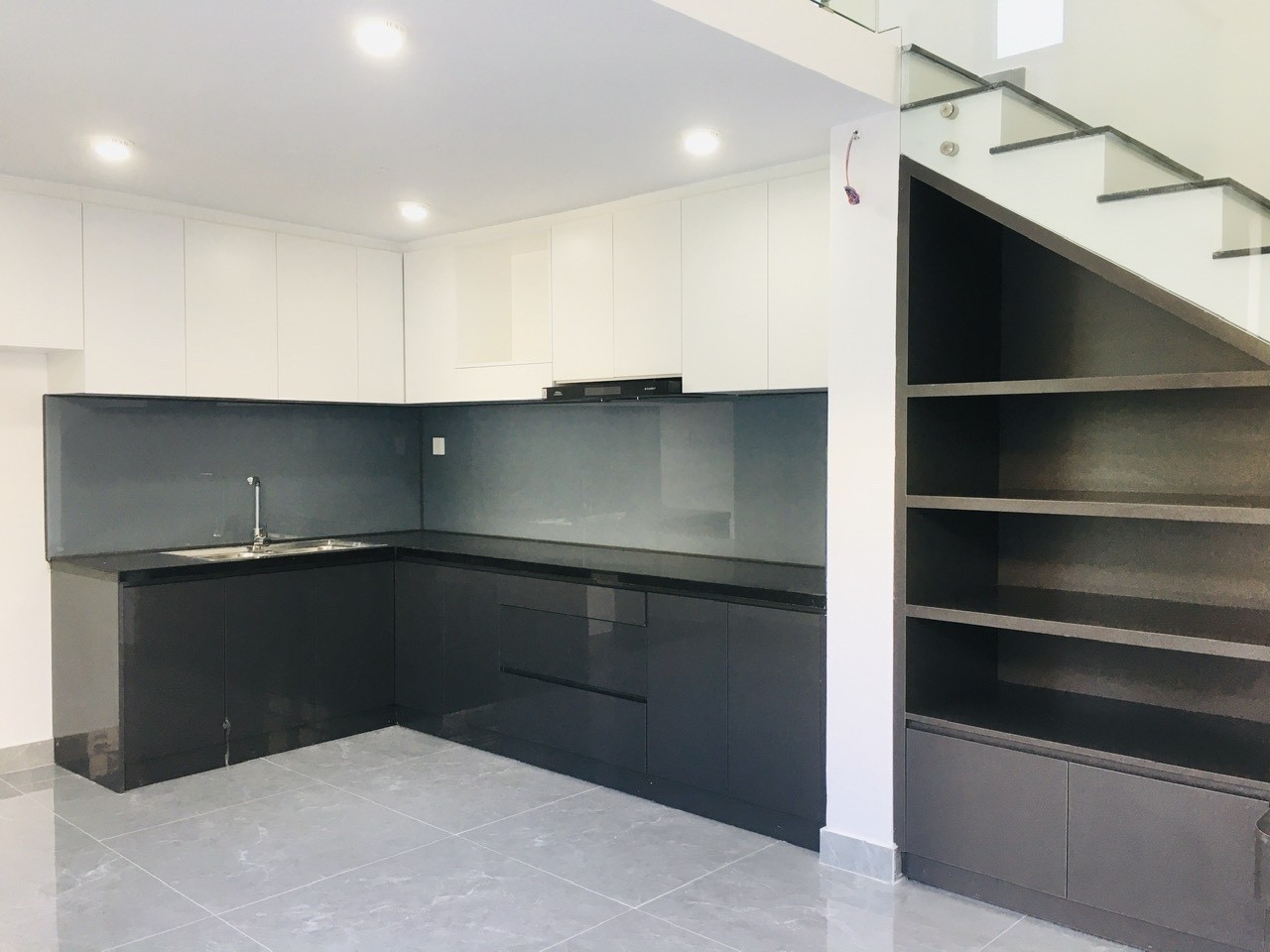 15M RA MT BÌNH KỲ - NHÀ TẦNG MỚI - OTO ĐỖ TRƯỚC NHÀ, KHU DÂN TRÍ - HƠN 4 TỶ. 2