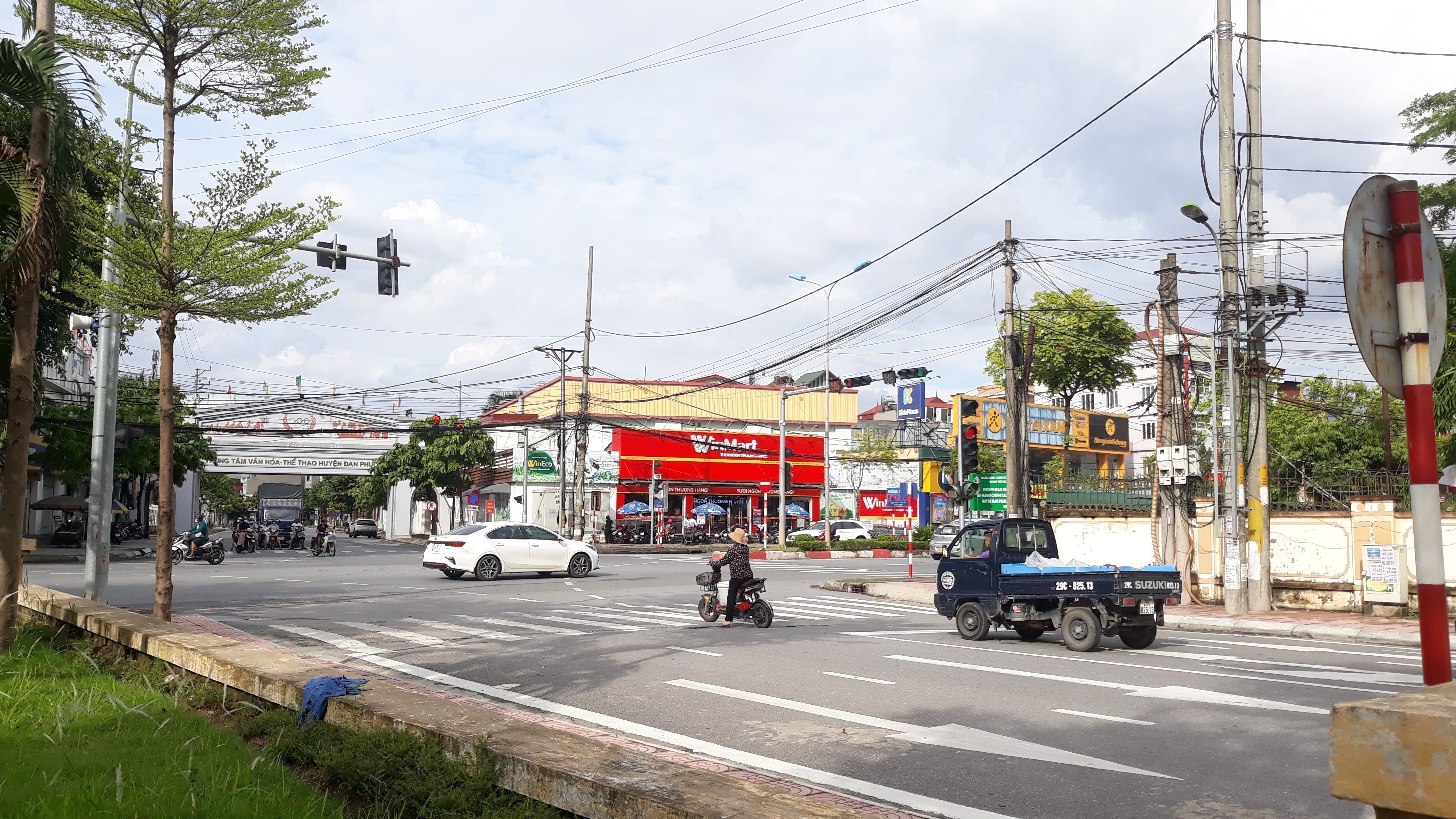 BÁN NHÀ LÔ GÓC 4 TẦNG – Ô TÔ VÀO NHÀ – ĐAN PHƯỢNG – GẦN QL32 – GẦN VÀNH ĐAI 4 – 48M2 -NHỈNH 5 TỶ 5