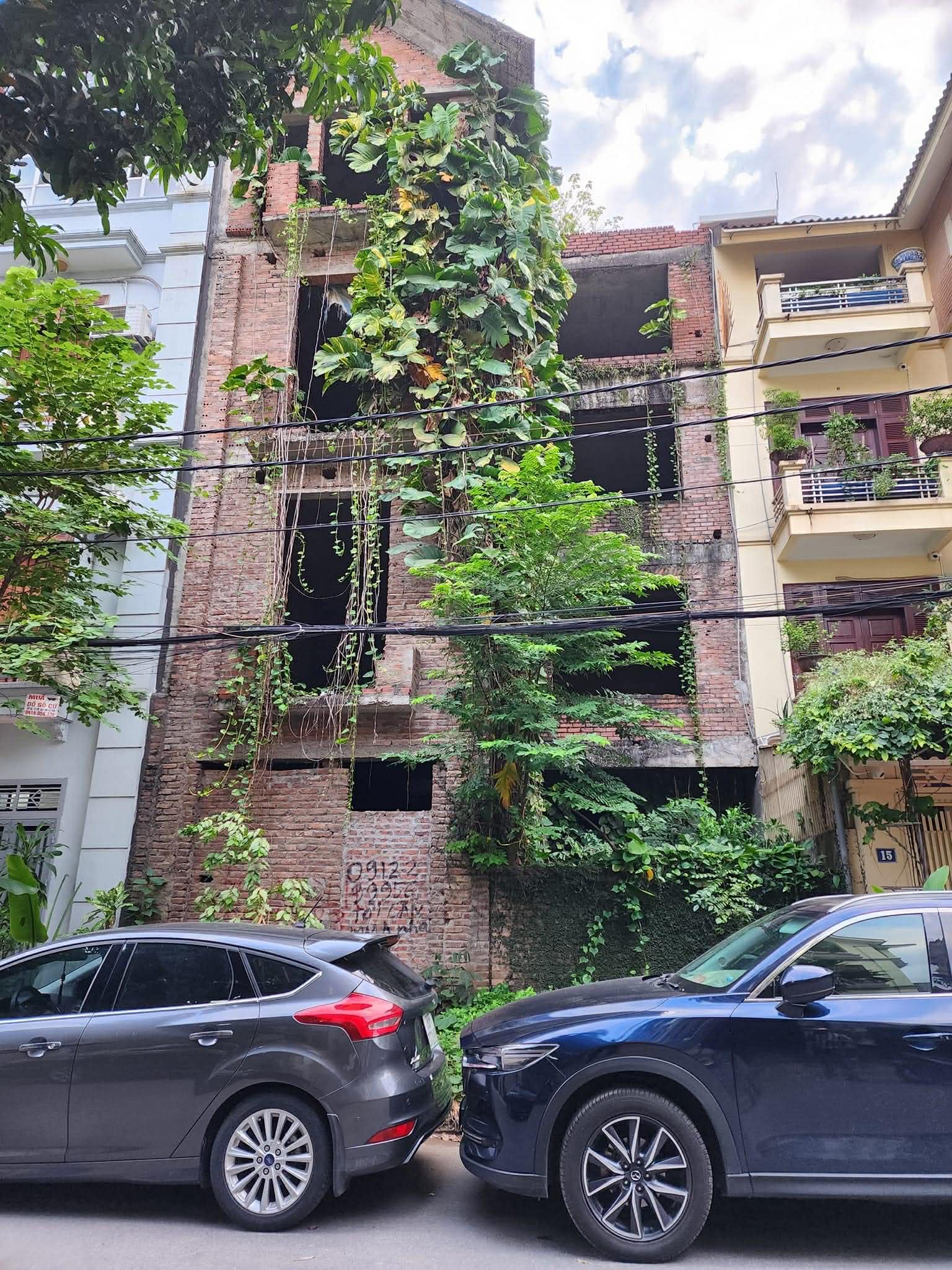 biệt thự xây thô Bồ Đề, 80m x 6tầng, MT 8.2m, vỉa hè, mặt đường 10m, ôtô dừng đỗ ngày đêm 3