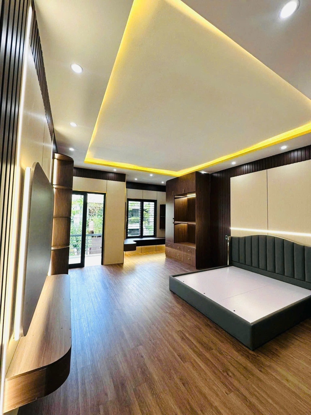 Bán nhà 3 tầng Tôn Thất Dương Kỵ, 100m2, đường 7m5, giá 8.8 tỷ Hoà Xuân 2