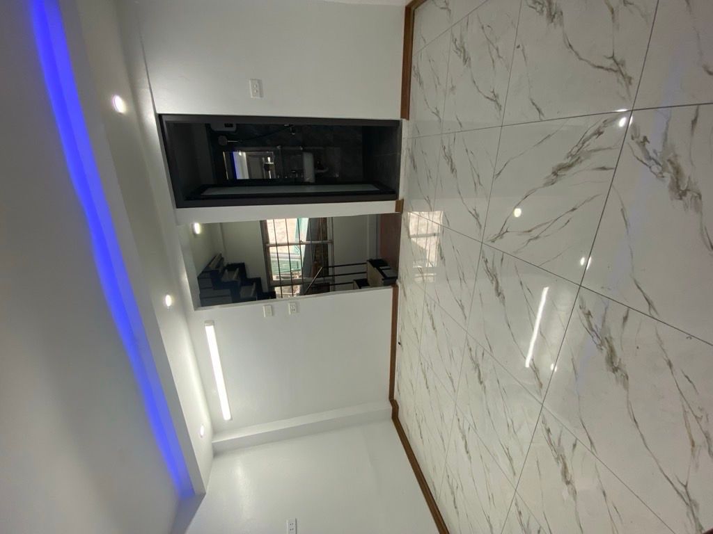 Cần bán Nhà mặt tiền đường Đông Thiên, Phường Vĩnh Hưng, Diện tích 30m², Giá 3.6 Tỷ 5