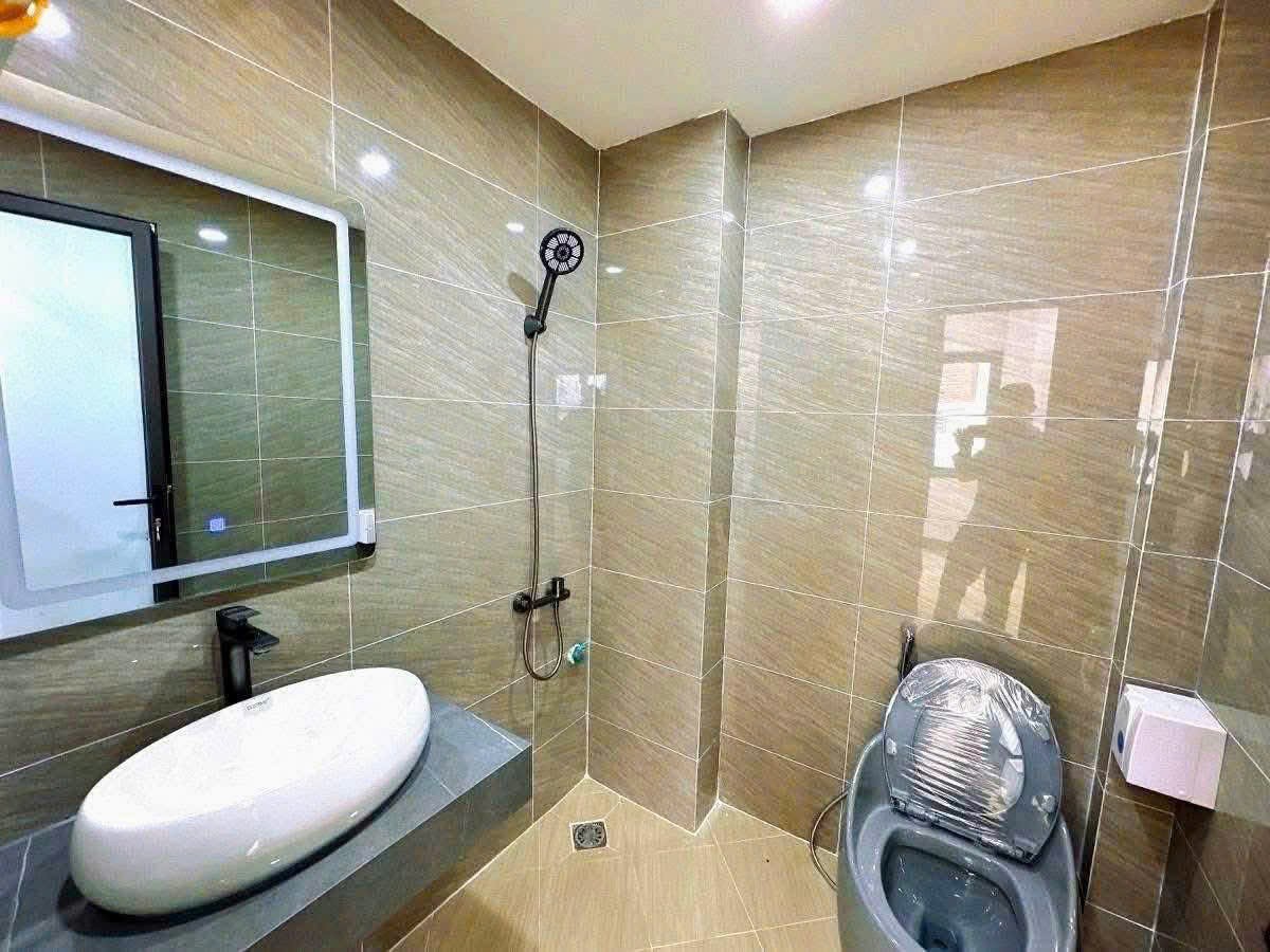 Hoàng Quốc Việt - Lô góc - kinh doanh - ô tô , ngõ thông 7 tầng full nội thất , đầy đủ PCCC , 3
