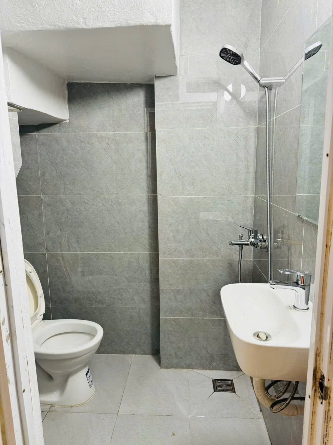 Bán nhà 3 tầng khu chia lô ngõ đường Điện Biên Phủ, TP HD, 45.7m2, 3 ngủ, 2 vs, đường oto 5