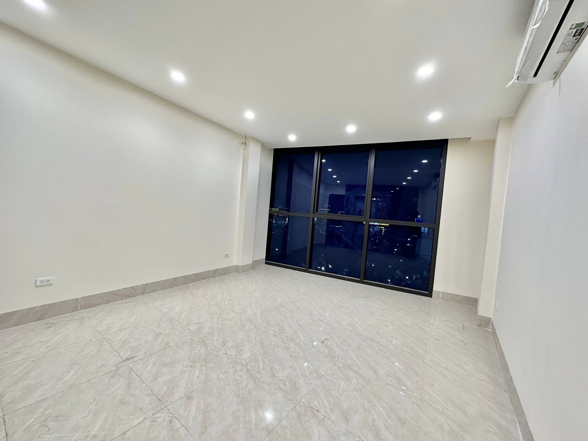 BÁN NHÀ MẶT PHỐ THANH XUÂN 6 TẦNG THANG MÁY, VỈA HÈ, OTO TRÁNH, KINH DOANH, CHỈ 15.X TỶ 5