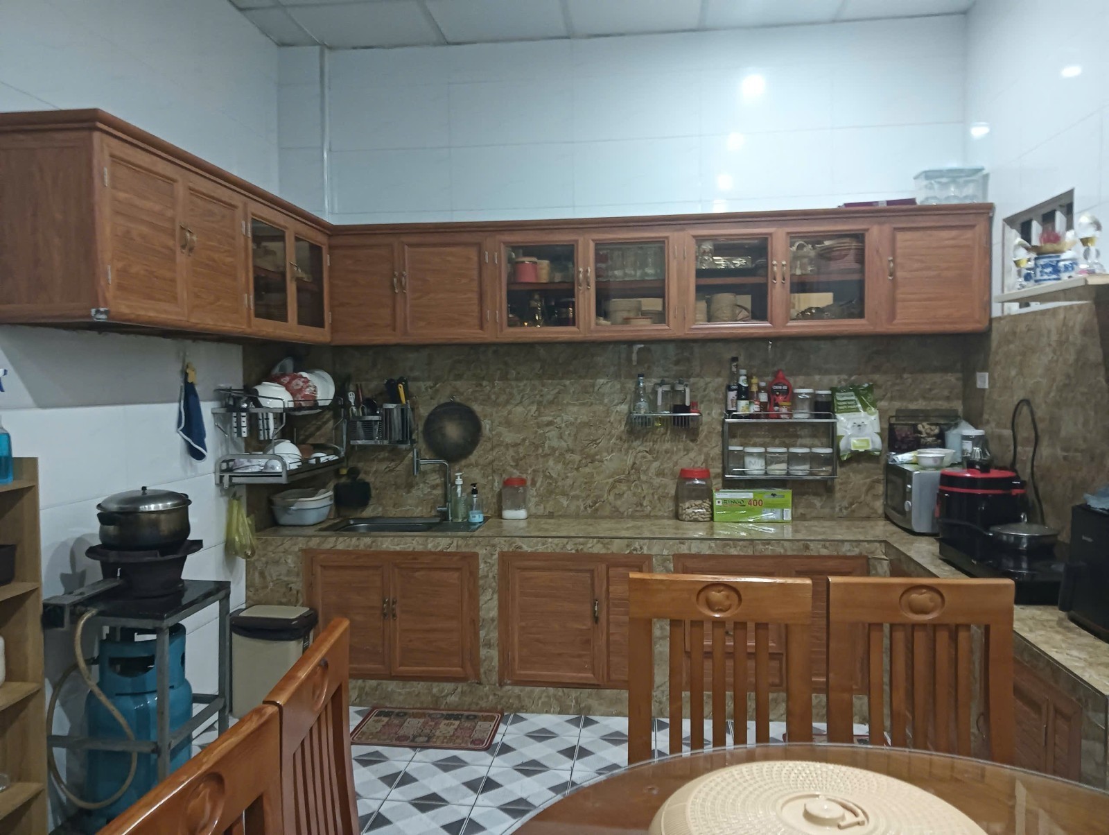 Bán nhà Lê Văn Hiến 325m² ngang 9,8m, 2 tầng + 12 phòng trọ, giá 23.2 tỷ 2