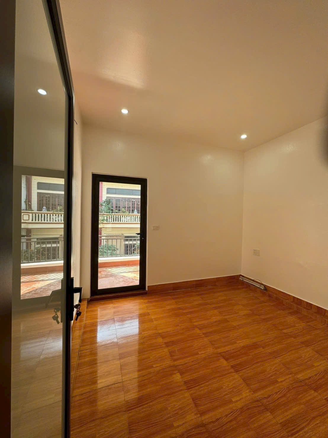 Bán nhà 3 tầng khu chia lô ngõ đường Điện Biên Phủ, TP HD, 45.7m2, 3 ngủ, 2 vs, đường oto 6