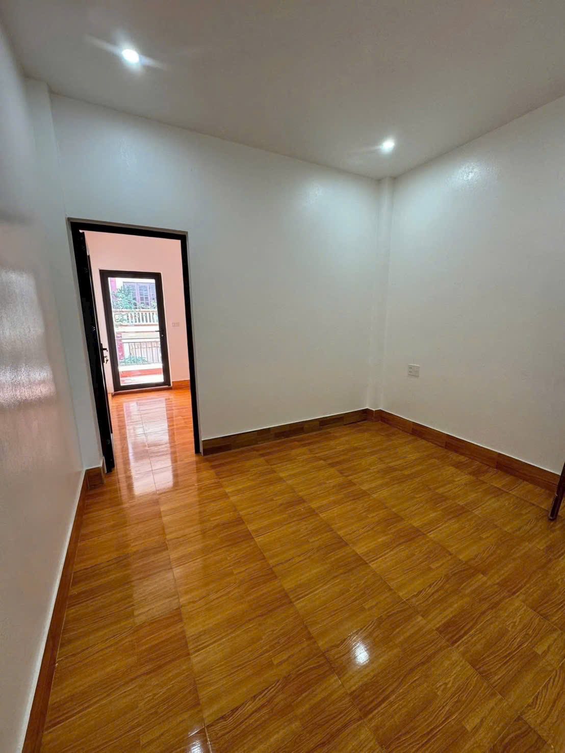 Bán nhà 3 tầng khu chia lô ngõ đường Điện Biên Phủ, TP HD, 45.7m2, 3 ngủ, 2 vs, đường oto 7