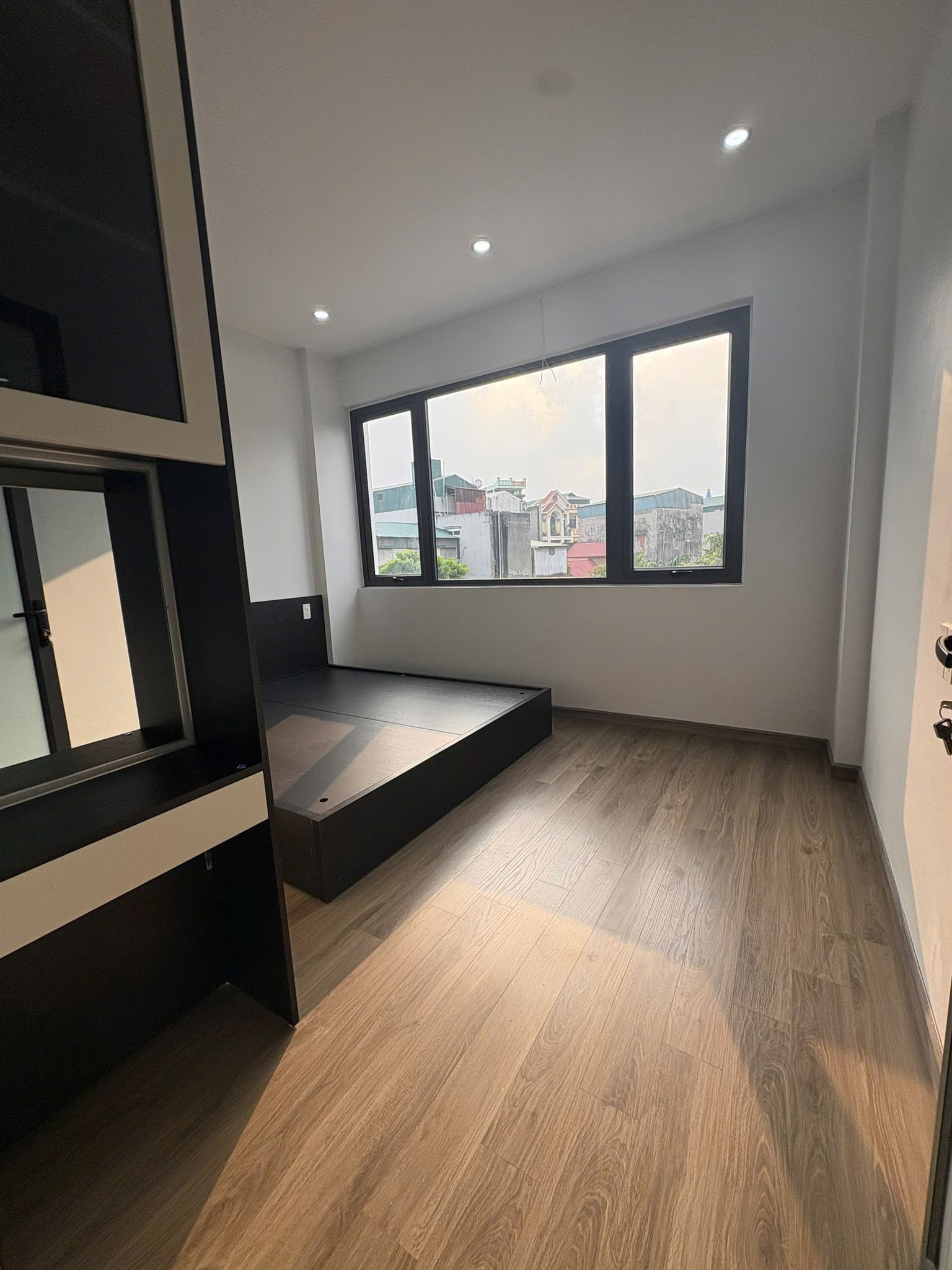 Bán căn nhà 3 tầng ngõ phố Đỗ Xá, ph Tứ Minh, TP HD, 42.9m2, mt 4m, 3 ngủ, 3 vs, chỉ 2.4x tỷ 7