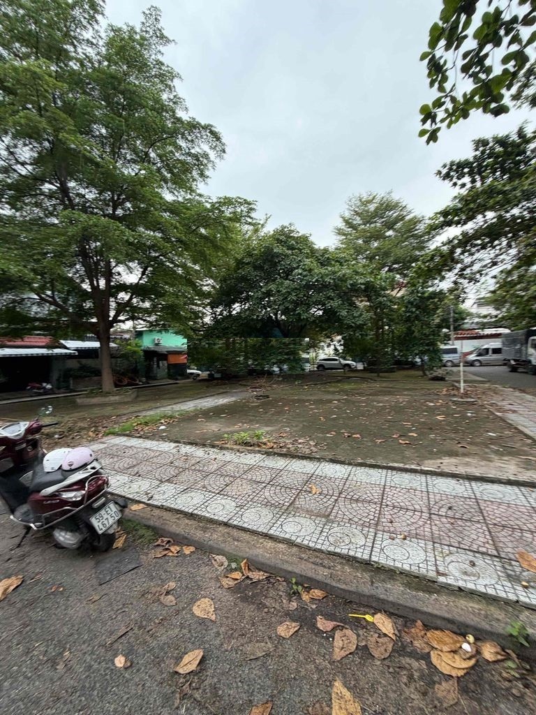 CHO THUÊ BIỆT THỰ SÂN VƯỜN PHÁP CỔ, SAU LƯNG GIGAMALL,NGAY CÔNG VIÊN.