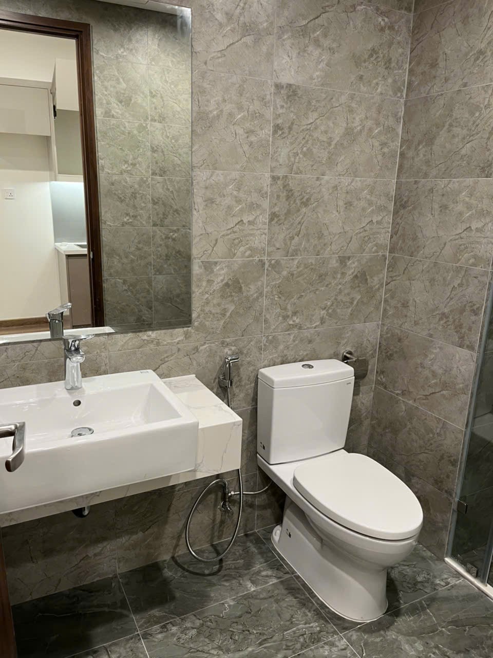 Cho thuê studio Zurich 2, tầng trung, nội thất cơ bản, ở ngay 6