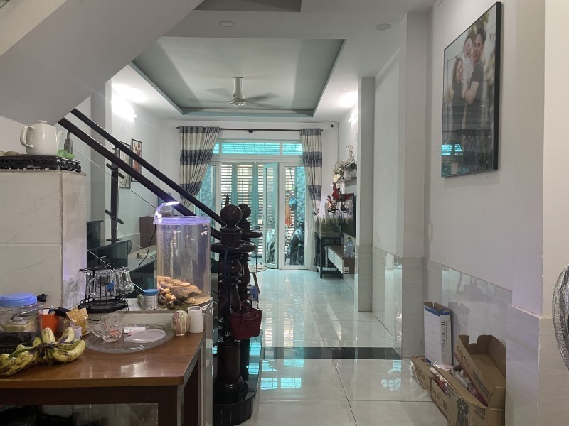 Bán nhà 3 tầng Quốc Lộ 13,, Hiệp Bình Phước, Thủ Đức. DT 60 m2, 4PN, 3WC, giá 7,4 tỷ, sổ hồng đầy 2