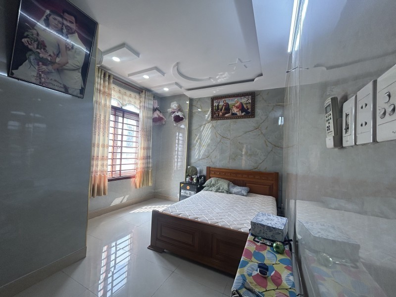 Bán nhà 3 tầng 50m2 đường Số 6, Linh Xuân, Thủ Đức, TP HCM. Giá 4,95 tỷ, sổ hồng chính chủ. 4