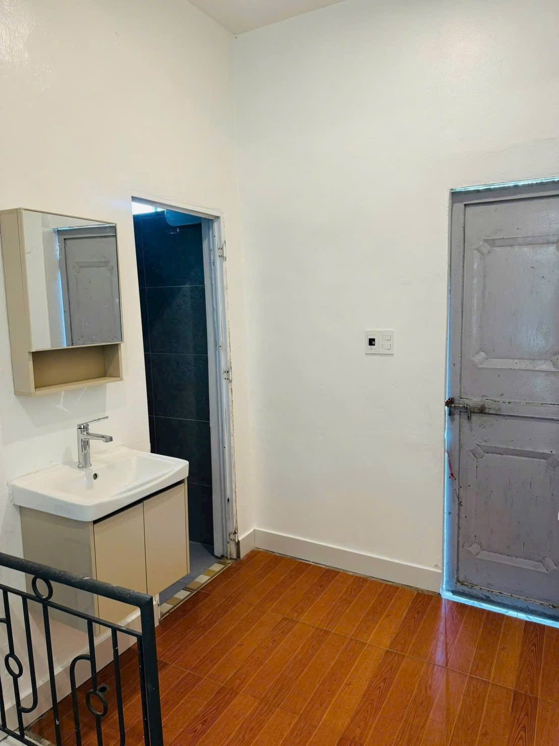 Bán nhà 3 tầng khu chia lô ngõ đường Điện Biên Phủ, TP HD, 45.7m2, 3 ngủ, 2 vs, đường oto 8