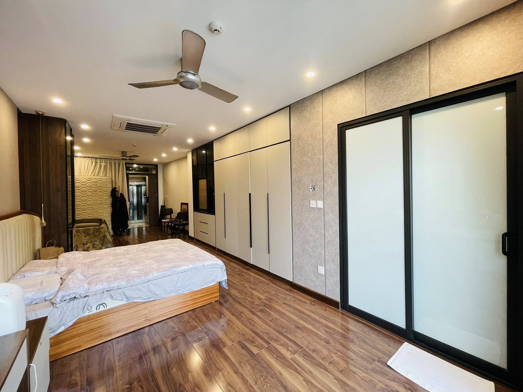 Bán Nhà Mặt Ngõ Phố Đội Cấn,Liễu Giai. 8 Tầng Thang Máy  63m2. Mặt Tiền 5.5 m. Giá 36,5 Tỷ 7