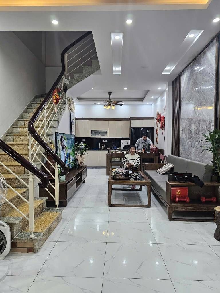 Cần bán Nhà mặt tiền đường Kim Ngưu, Phường Vĩnh Tuy, Diện tích 56m², Giá 11.2 Tỷ 2
