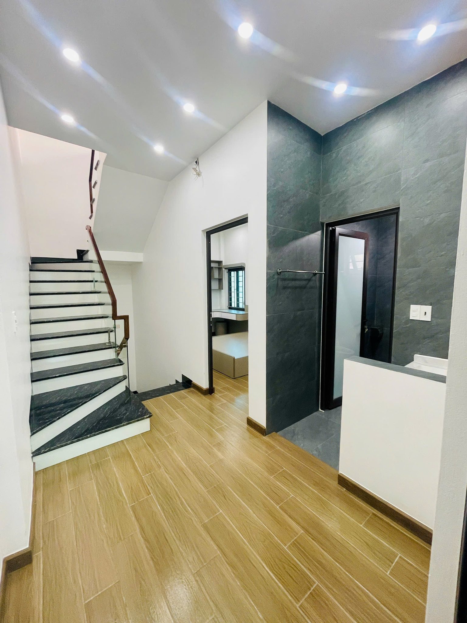 Bán 3 căn nhà 3 tầng ngõ phố Nguyễn Thị Duệ, ph Thanh Bình, TP HD, 45m2, mt 4.6m, 2.78 tỷ 9